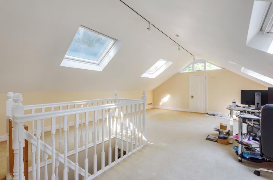 Potter Street Hill, Pinner, Middlesex, HA5 3 bed bungalow £3,000 pcm