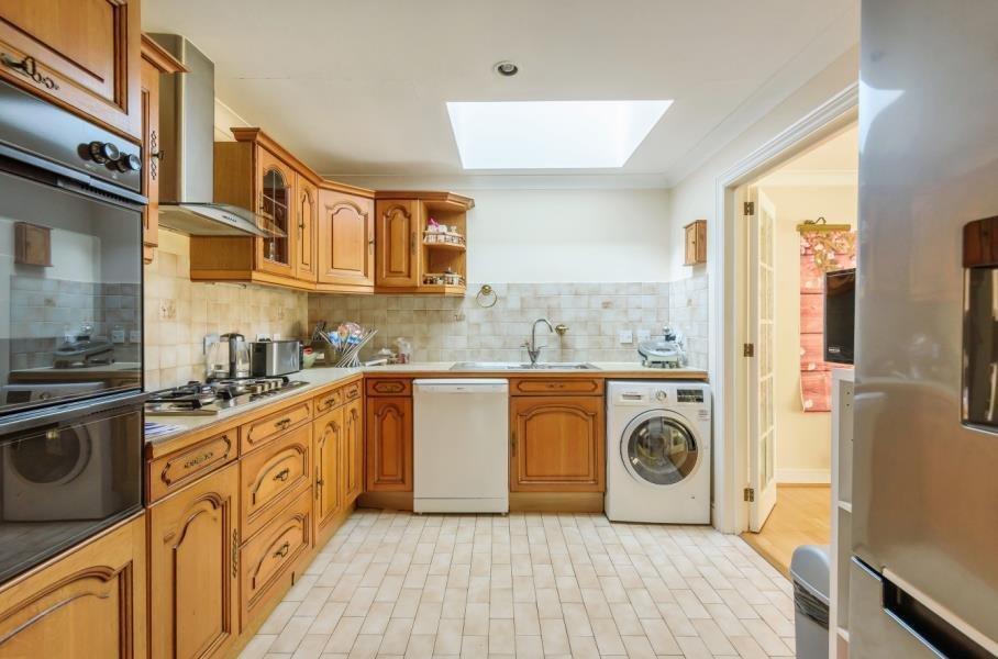 Potter Street Hill, Pinner, Middlesex, HA5 3 bed bungalow £3,000 pcm