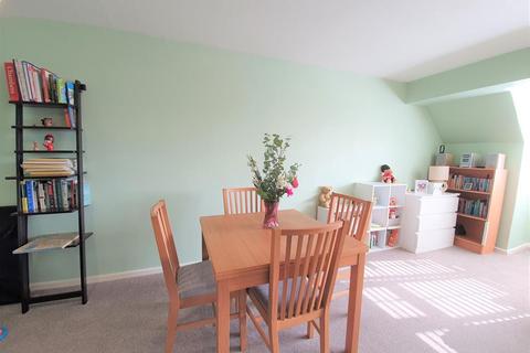 6 Sycamore Close, Carshalton, SM5 2PS