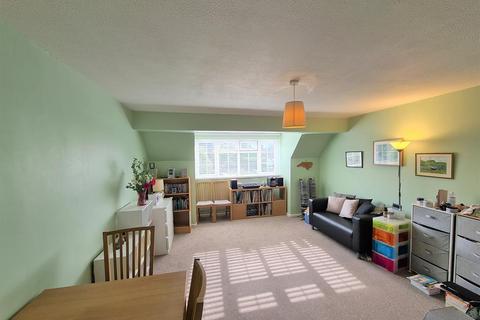6 Sycamore Close, Carshalton, SM5 2PS