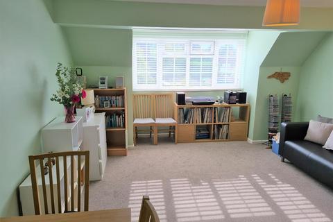 6 Sycamore Close, Carshalton, SM5 2PS