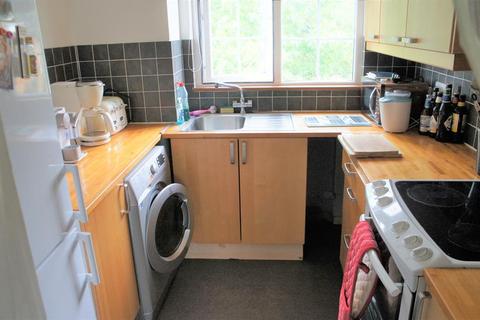 6 Sycamore Close, Carshalton, SM5 2PS