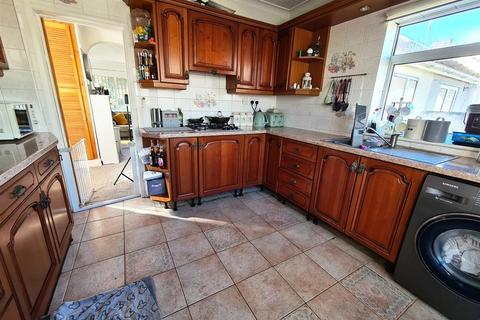 15 Greenfields Avenue, Bridgend, CF31 4SR