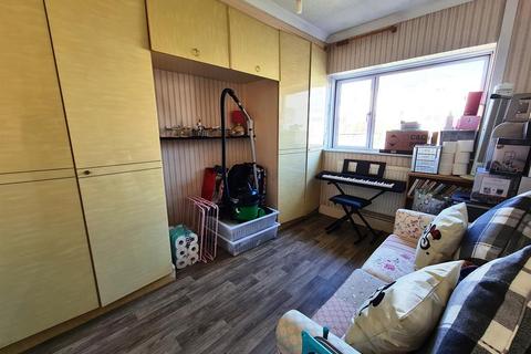 15 Greenfields Avenue, Bridgend, CF31 4SR