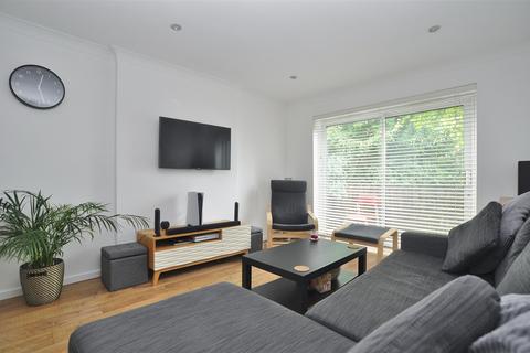 2 bedroom flat for sale - Priory Court, Hitchin