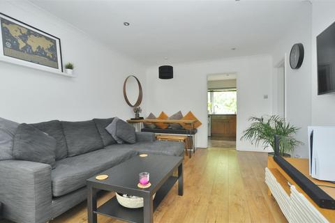 2 bedroom flat for sale - Priory Court, Hitchin