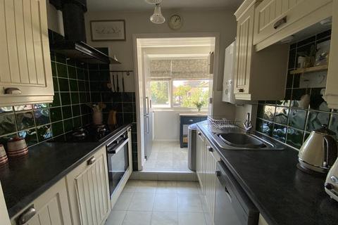 70 Reynolds Close, Carshalton, SM5 2AZ