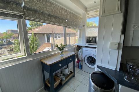 70 Reynolds Close, Carshalton, SM5 2AZ