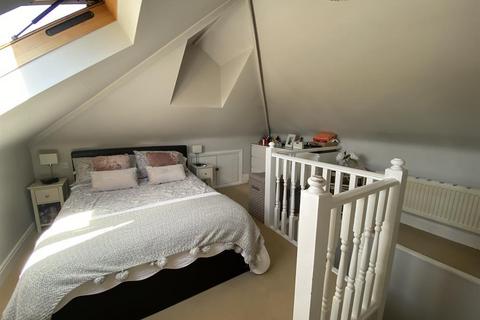 70 Reynolds Close, Carshalton, SM5 2AZ