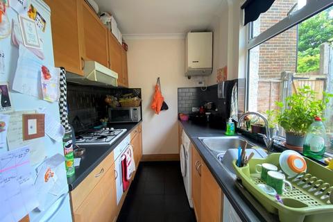 7 Park Avenue, Carshalton, SM5 3ES