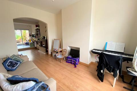 7 Park Avenue, Carshalton, SM5 3ES