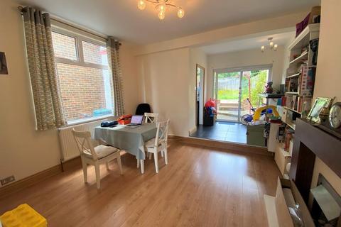 7 Park Avenue, Carshalton, SM5 3ES