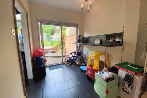 7 Park Avenue, Carshalton, SM5 3ES