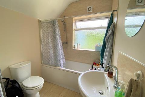 7 Park Avenue, Carshalton, SM5 3ES