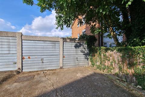 44 Carters Close, Worcester Park, KT4 8QF