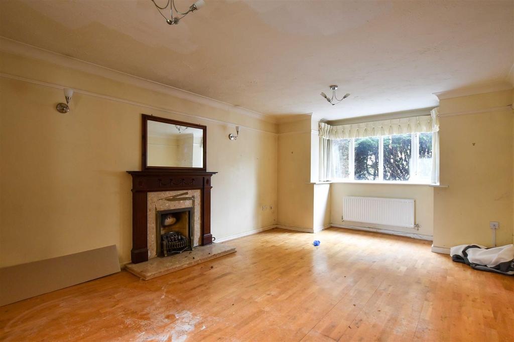 Chatsworth Drive, Wellingborough 4 bed house £325,000