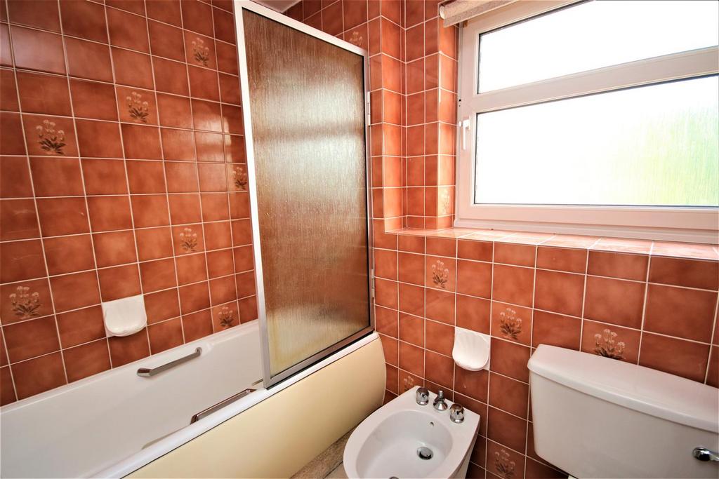 Family bathroom: