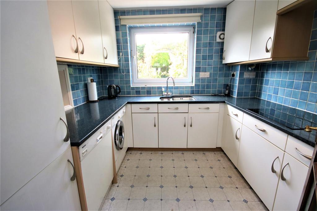 Fitted kitchen: