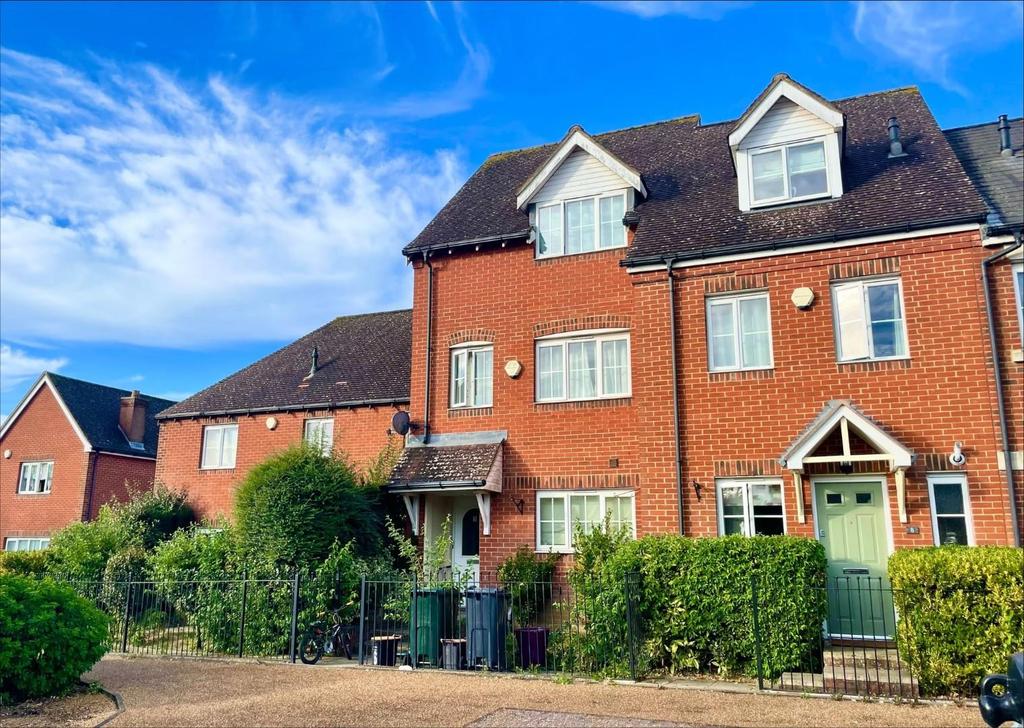 Repton Park, Ashford 3 bed townhouse £340,000
