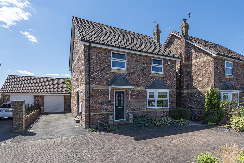 Park Lane, Burn, Selby, YO8 8LW 4 bed detached house £350,000