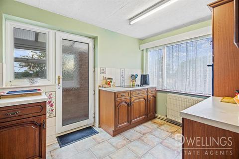 93 Henhurst Ridge, Burton-on-trent, DE13 9TH