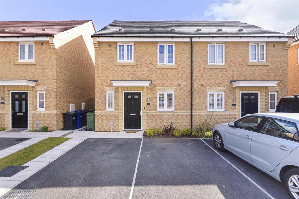 Bay Street, Thorpe Willoughby, Selby, YO8 9TS 3 bed semidetached house £220,000