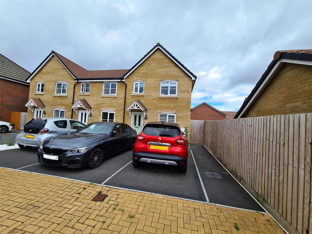 Clos Bevan, Coity, Bridgend, CF35 6GT 3 bed semidetached house for