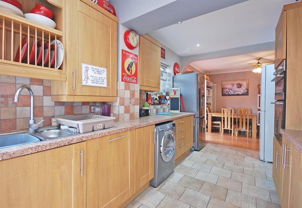 Kitchen b.jpg