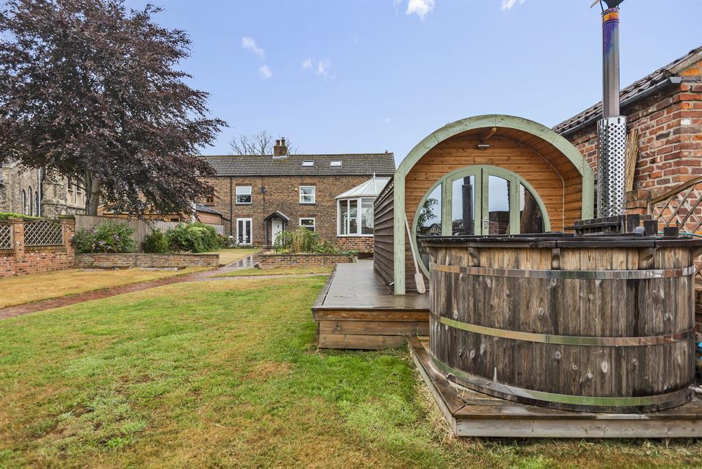 Manor Farm, Hirst Road, Chapel... 5 bed semidetached house £525,000