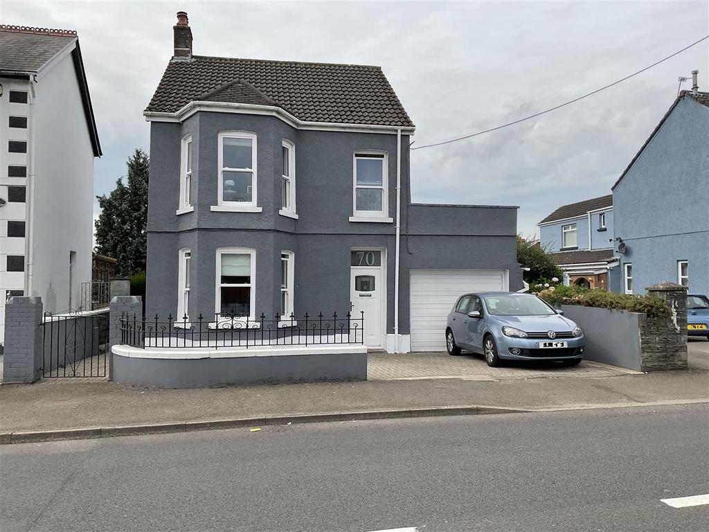 College Street, Ammanford 3 bed detached house £320,000