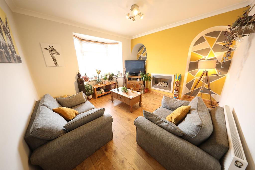 Cradley Road, Hull 2 bed semidetached house £110,000
