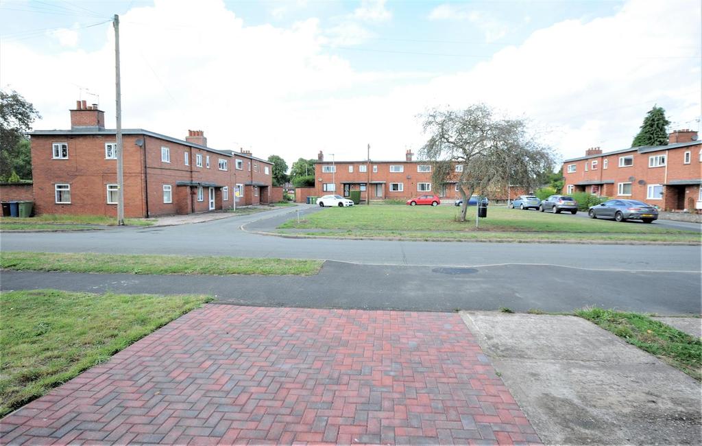 Walton Way, Stone 2 bed apartment £500 pcm (£115 pw)