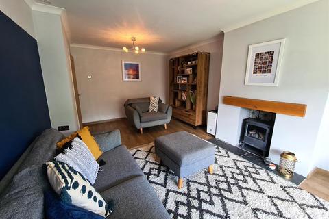 25 Manor Park, Pencoed, Bridgend, CF35 6PE