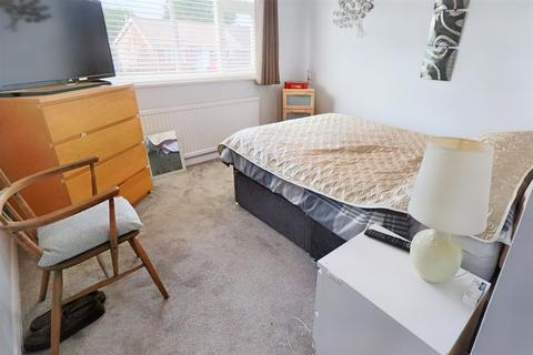 19 Conrad Close, Lowestoft, NR33 8QA