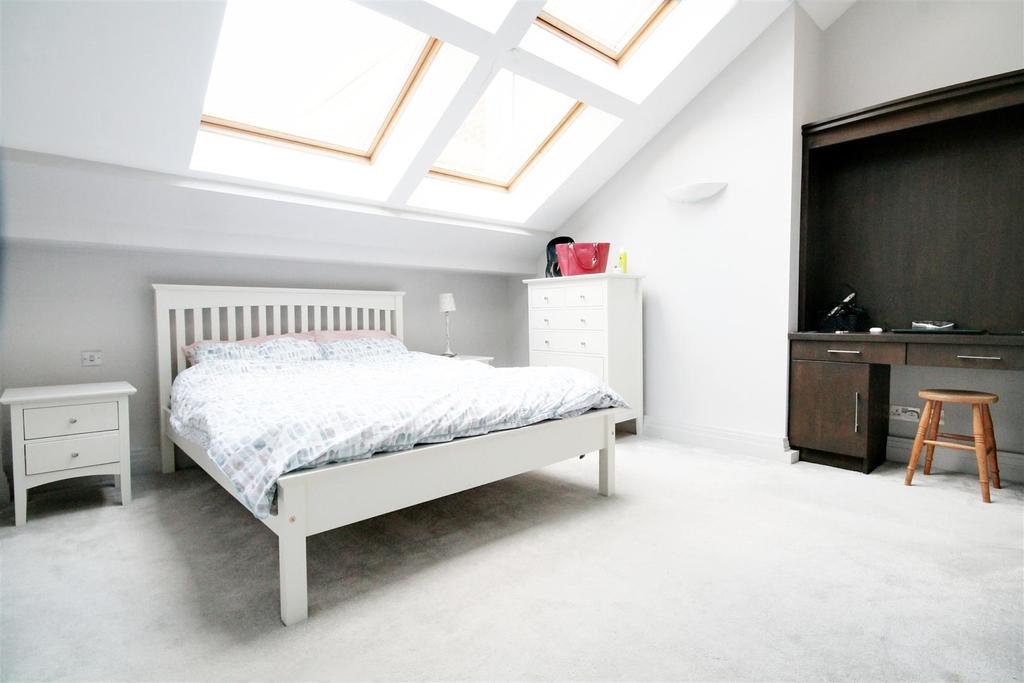 Bedroom 2 (2).jpg