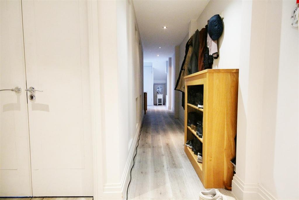 Hallway.jpg