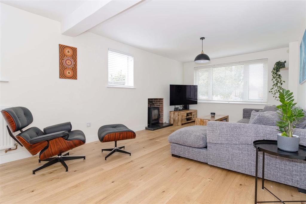 Silverdale Drive, Sompting, Lancing 4 bed chalet £625,000