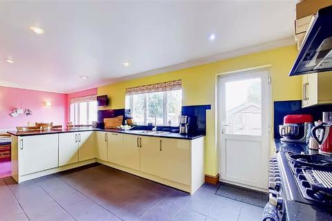 10 Bramber Close, Bletchley, Milton Keynes, MK3 7AB