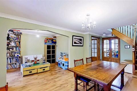 10 Bramber Close, Bletchley, Milton Keynes, MK3 7AB