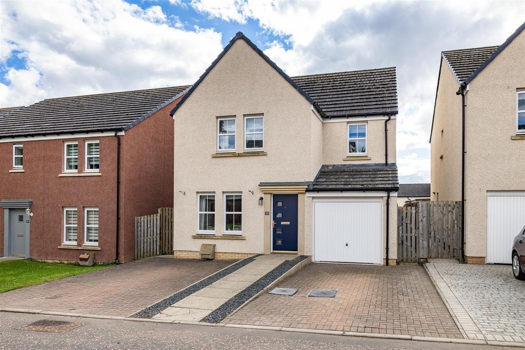 Stable Gardens, Galashiels 4 bed detached house £239,500