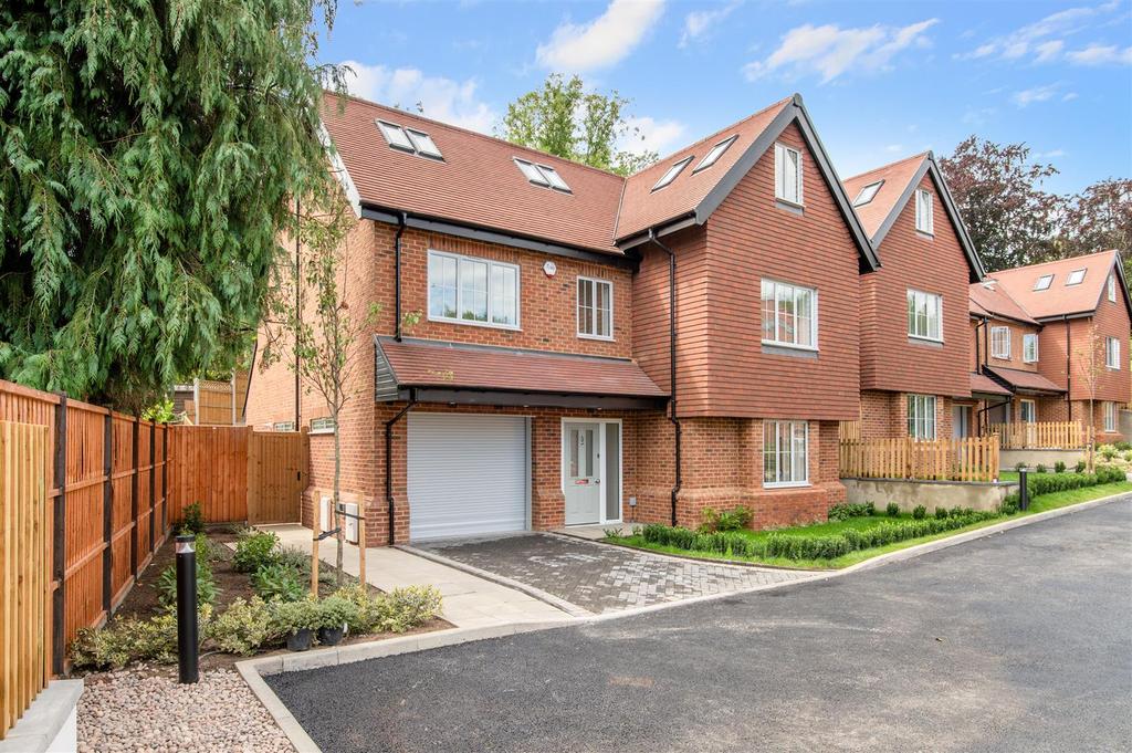Caversham Close, Coulsdon 5 bed detached house £1,195,000