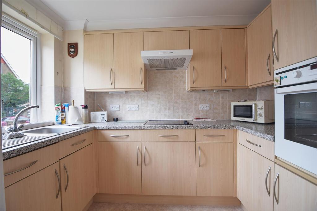 Cranfield Road, BexhillOnSea 2 bed retirement property for sale £