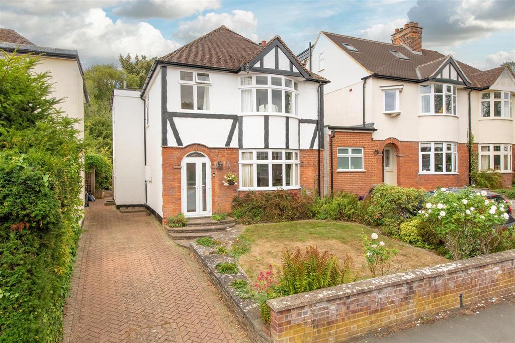 West Hill, Hitchin 4 bed detached house for sale £895,000