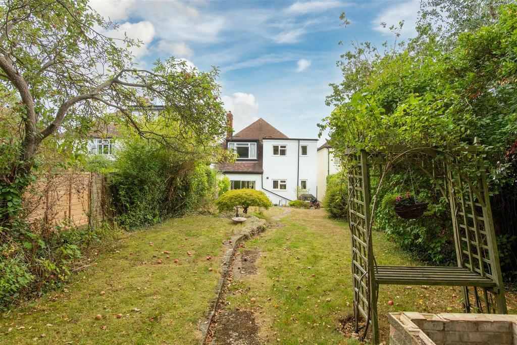 West Hill, Hitchin 4 bed detached house for sale £825,000
