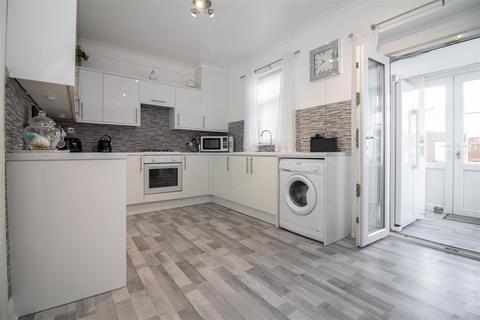 3 bedroom end of terrace house for sale - Stephenson Road, High Heaton