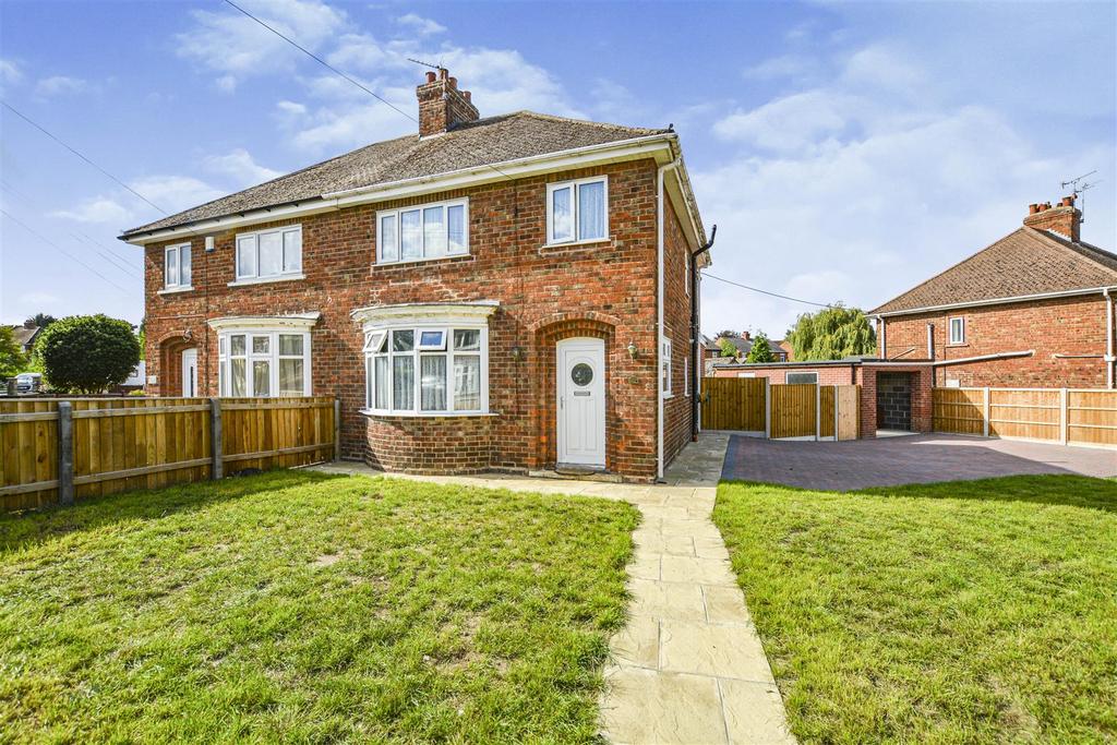 Estate Avenue, Broughton, Brigg 3 bed semidetached house £180,000