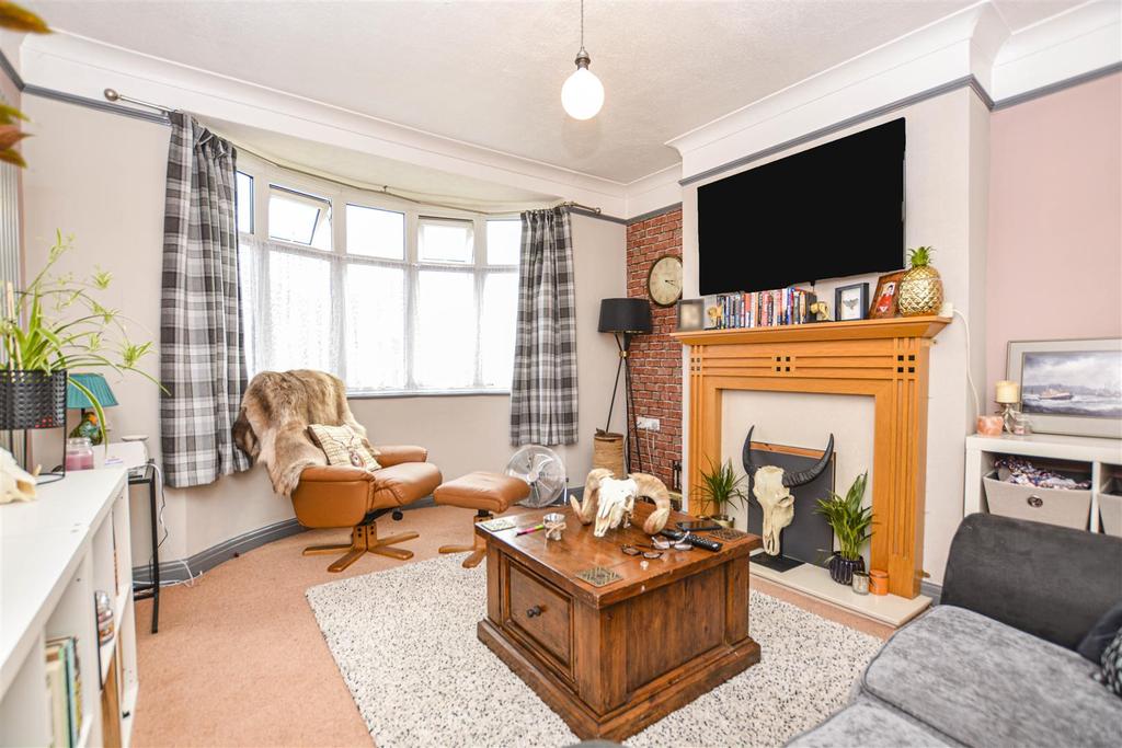 Estate Avenue, Broughton, Brigg 3 bed semidetached house £180,000