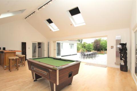 7 Ridgemount Gardens, Enfield, EN2 8QL