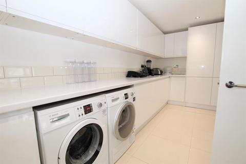 7 Ridgemount Gardens, Enfield, EN2 8QL