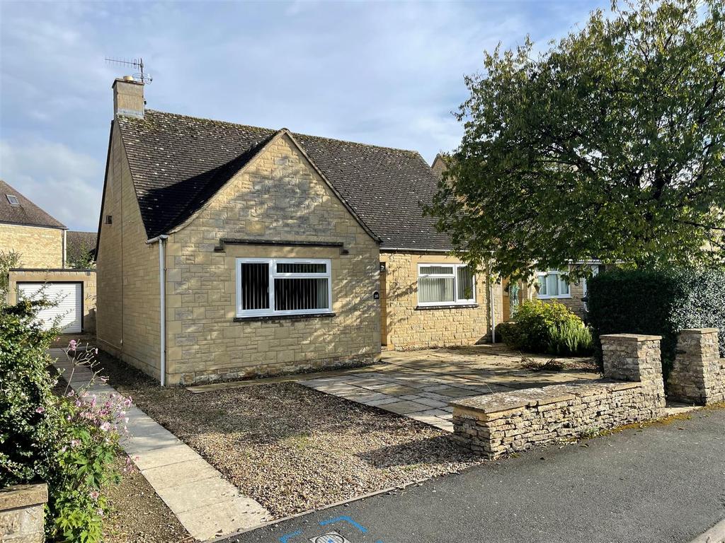 Letch Hill Drive, BourtonontheWater 2 bed detached bungalow £420,000